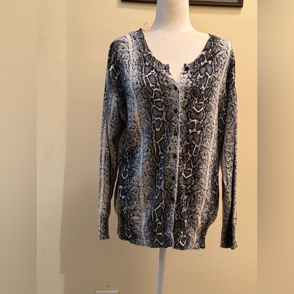 VENUS Black and Gray Snake Print Cardigan